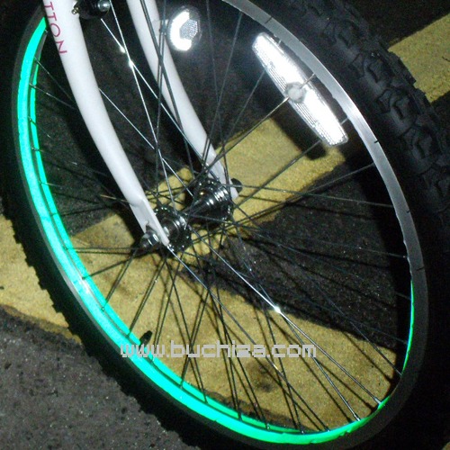 V브레이크 장착 자전거용 발광 휠 스티커-색상:발광그린야간에 빛이 끝내줘요.안전운전의 필수품!!옵션에서 폭와 인치를 선택하세요.700C는 27인치로 구매하세요.